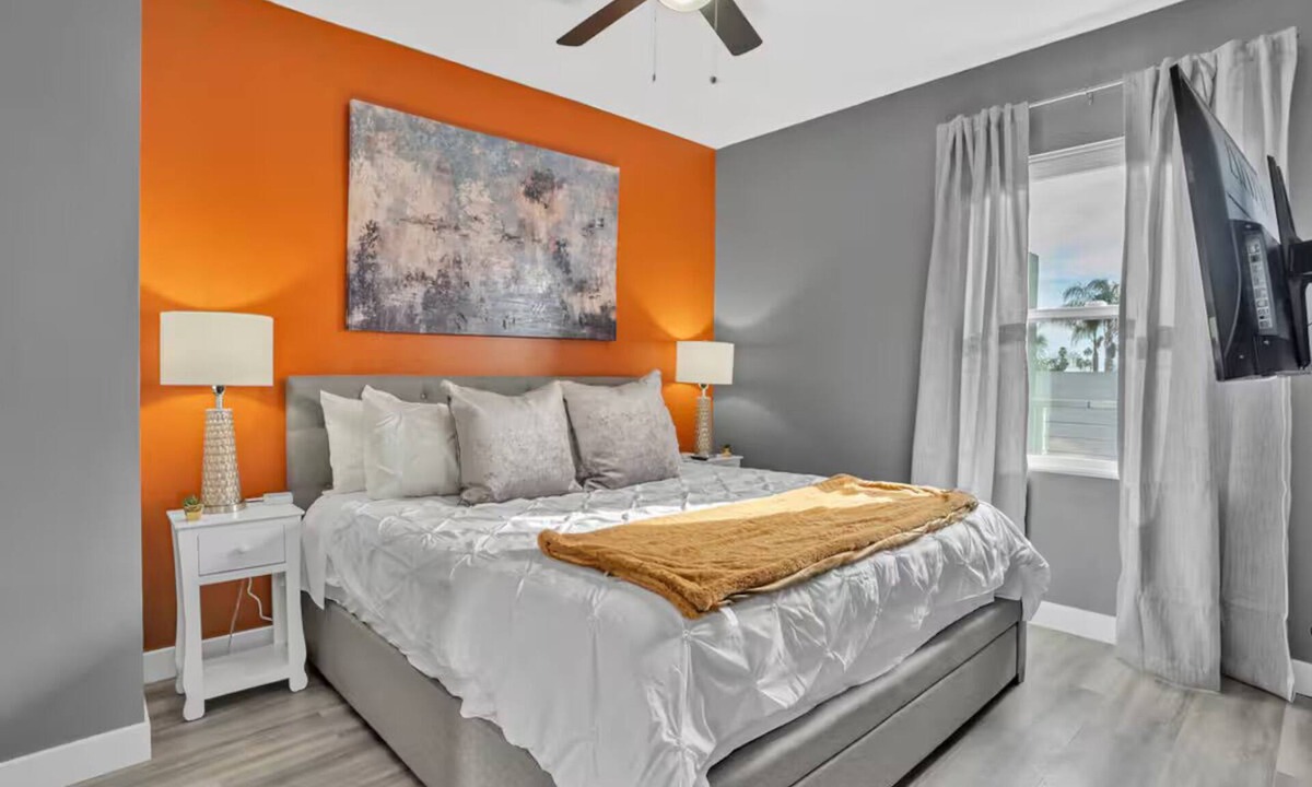 Mission Valley Apartment | Stylish 2-Bedroom w/2 Balconies in Walkable Area