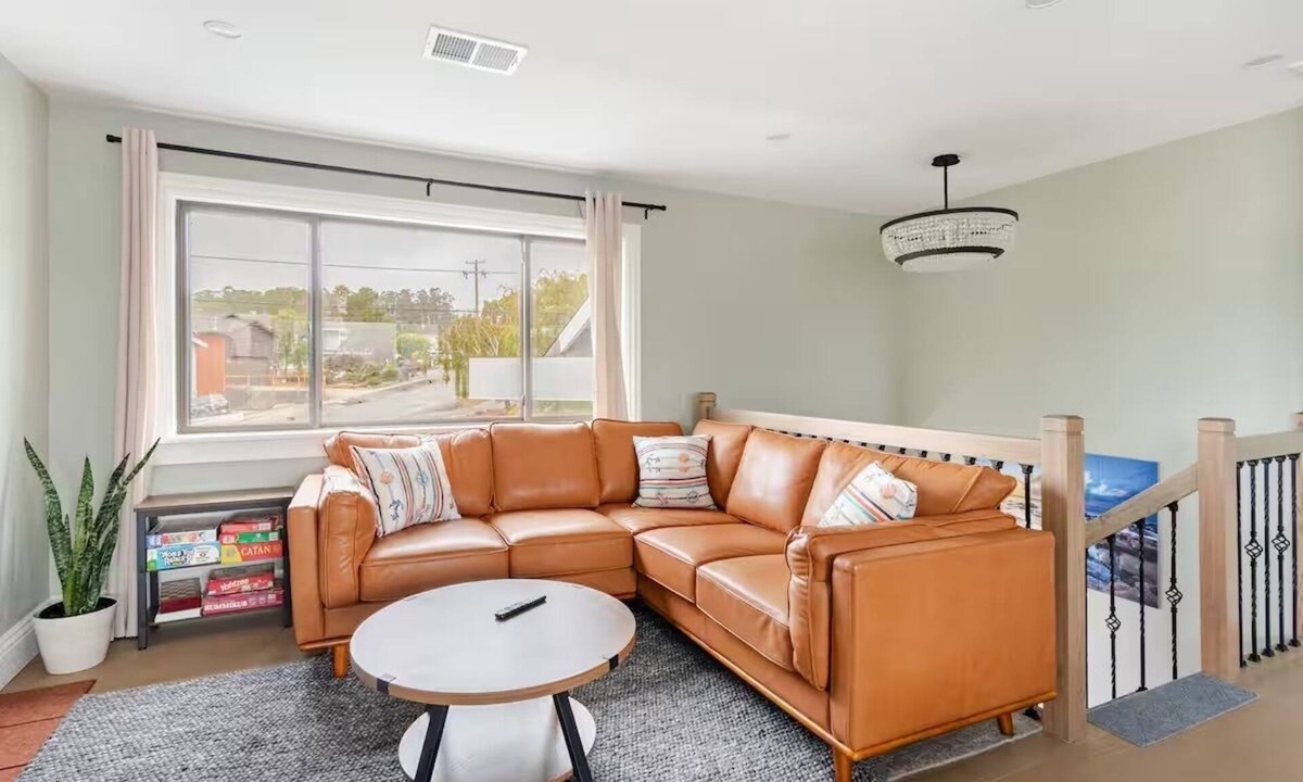El Granada House | Stylish and Cozy Close to the Beaches, Trails, and Great Restaurants