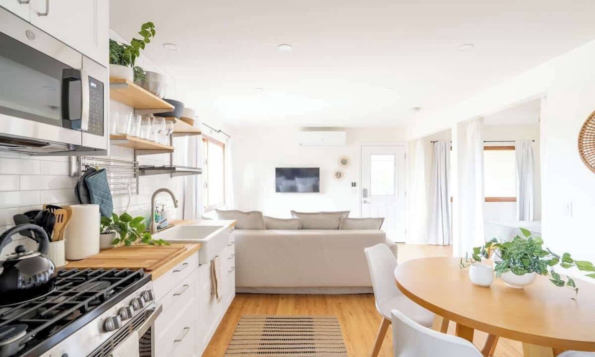 La Mesa House | Stylish Boho Studio | Walk to Cafes | Outdoor Living