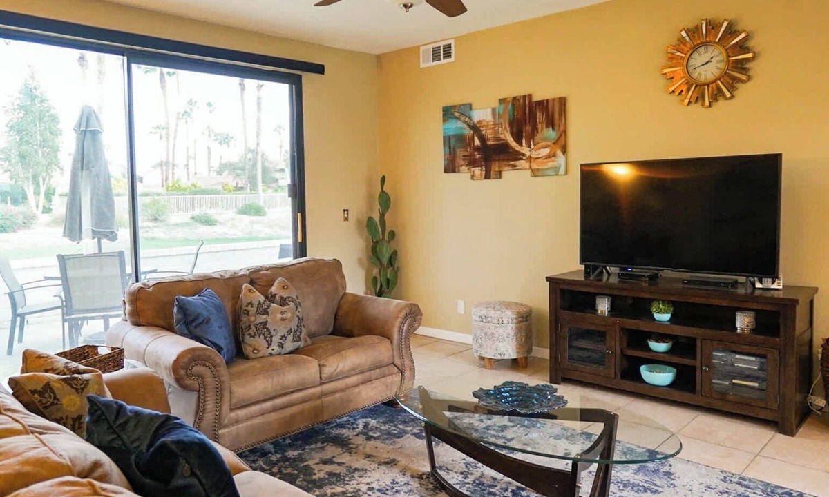 Cathedral City Condo | Stylish Condo with Golf Course Views