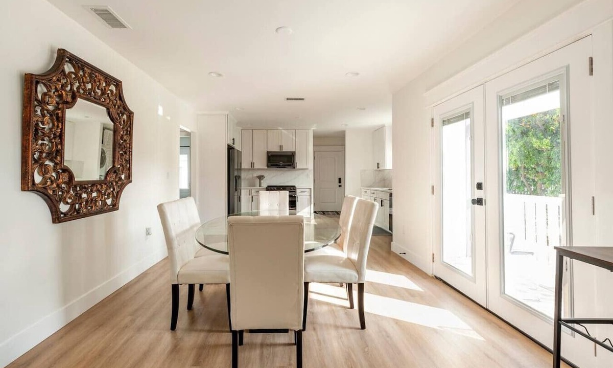 East Hollywood Apartment | Stylish Gated Retreat in East Hollywood w/Parking
