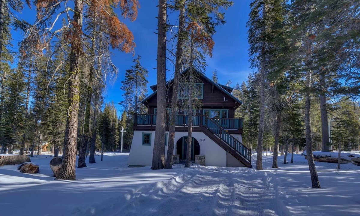 Sugar Bowl Resort House | Summit Crossing 11 - Beautiful House nestled in the California's Sierra