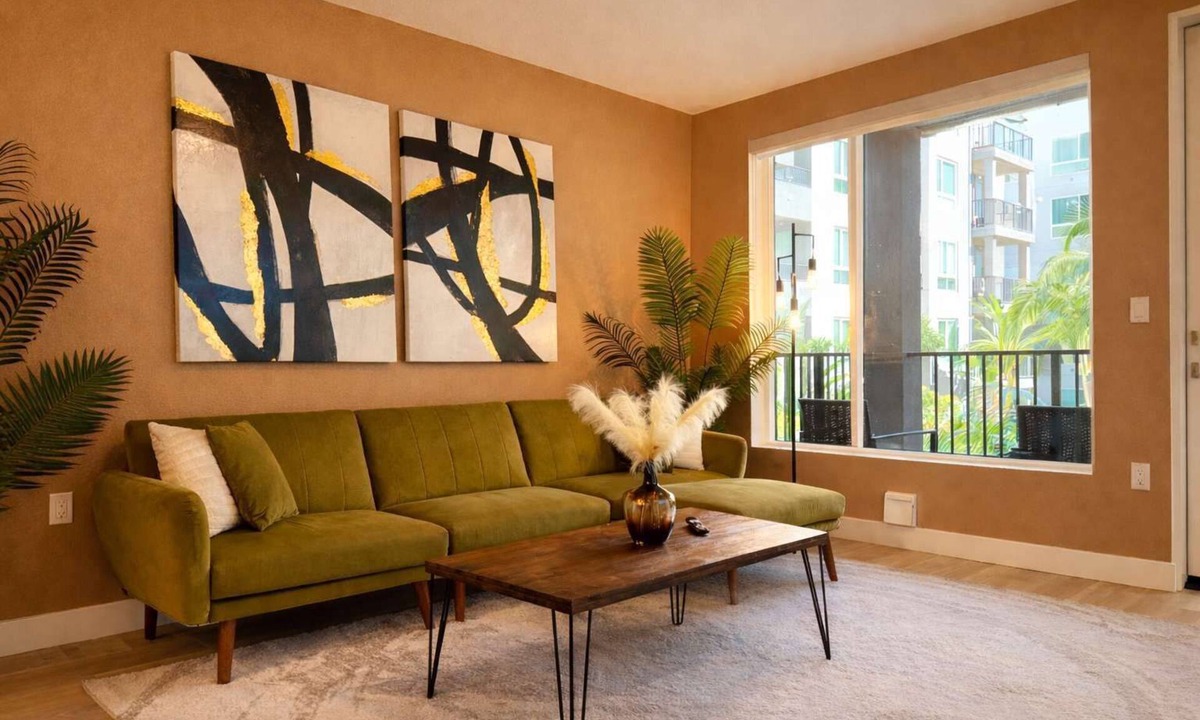 Lyon Street Apartment | Sunny Apartment Near Disneyland - Pool & Gym