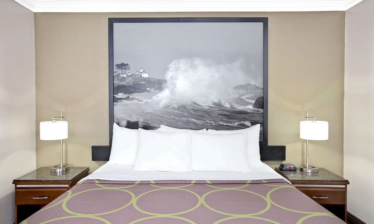 Culver - West Hotel | Super 8 by Wyndham Los Angeles-Culver City Area