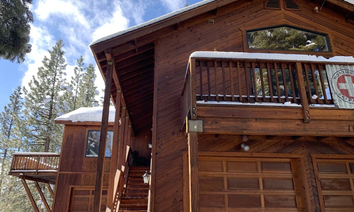 Truckee House | Super Cozy Ski Lodge with Year Round Amenities