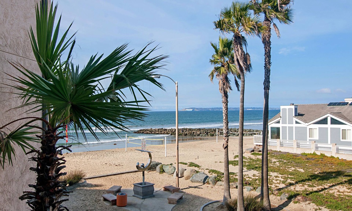 Imperial Beach Condo | SUPER FAMILY VACATION CONDO - 3 Bedroom Oceanfront with Heated pool