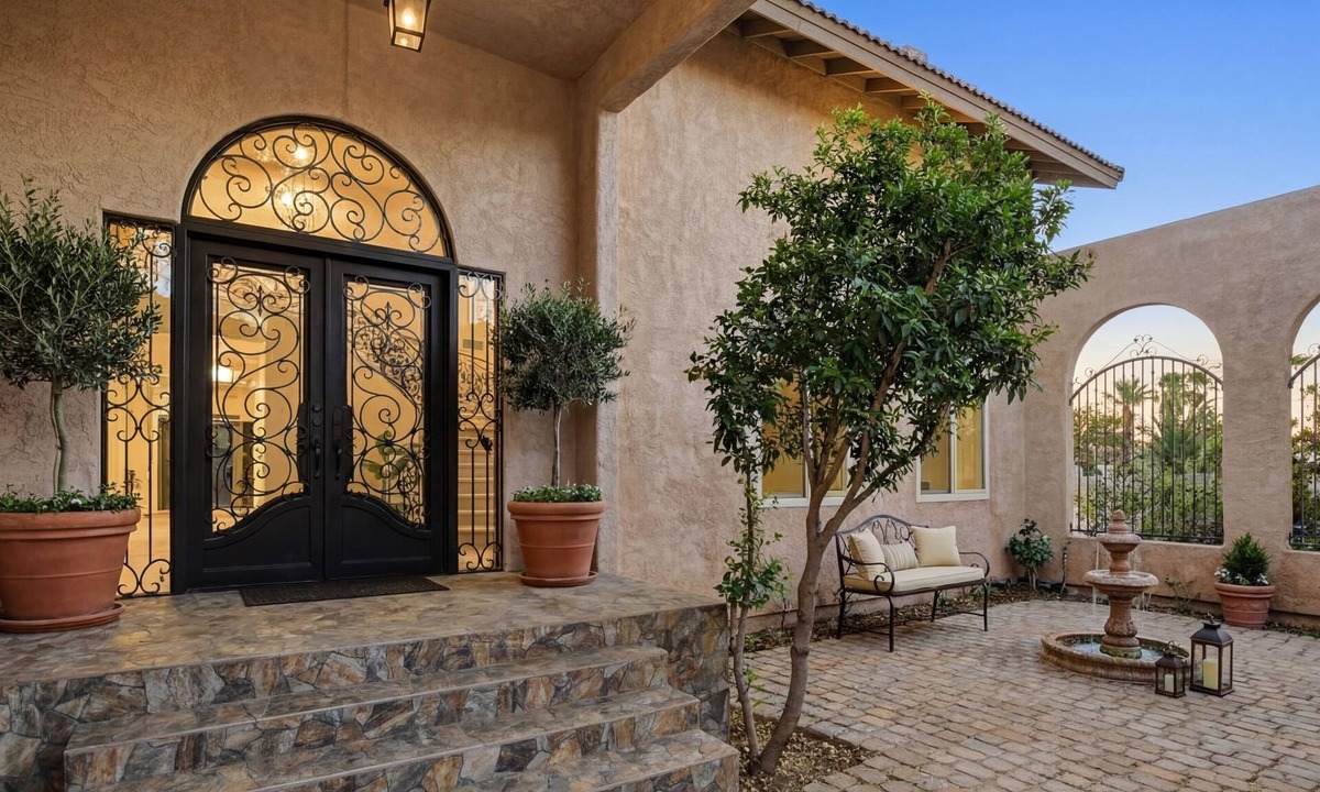 Paradise Villa | Superb 9-bedroom villa with AC in welcoming Las Vegas