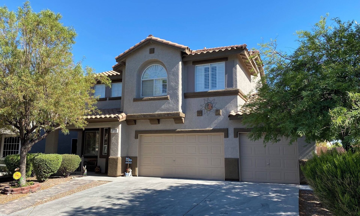 Henderson House | Sweet home with electric car charger unwind, relax enjoy a great time in Vegas