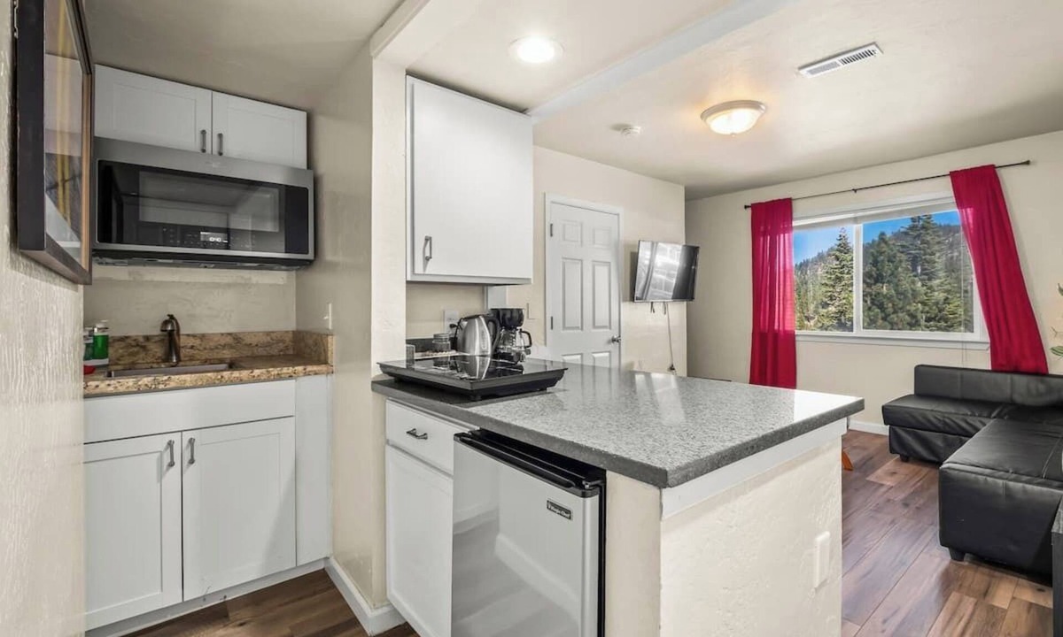 Tahoe Village Condo | Tahoe Mountain Escape - Cozy 1BR/1BA, Epic Views & Adventure Nearby