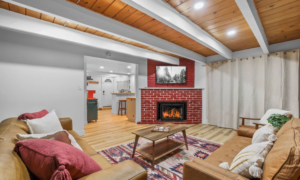 Sierra Tract Hotel | Tahoe Mountain inn