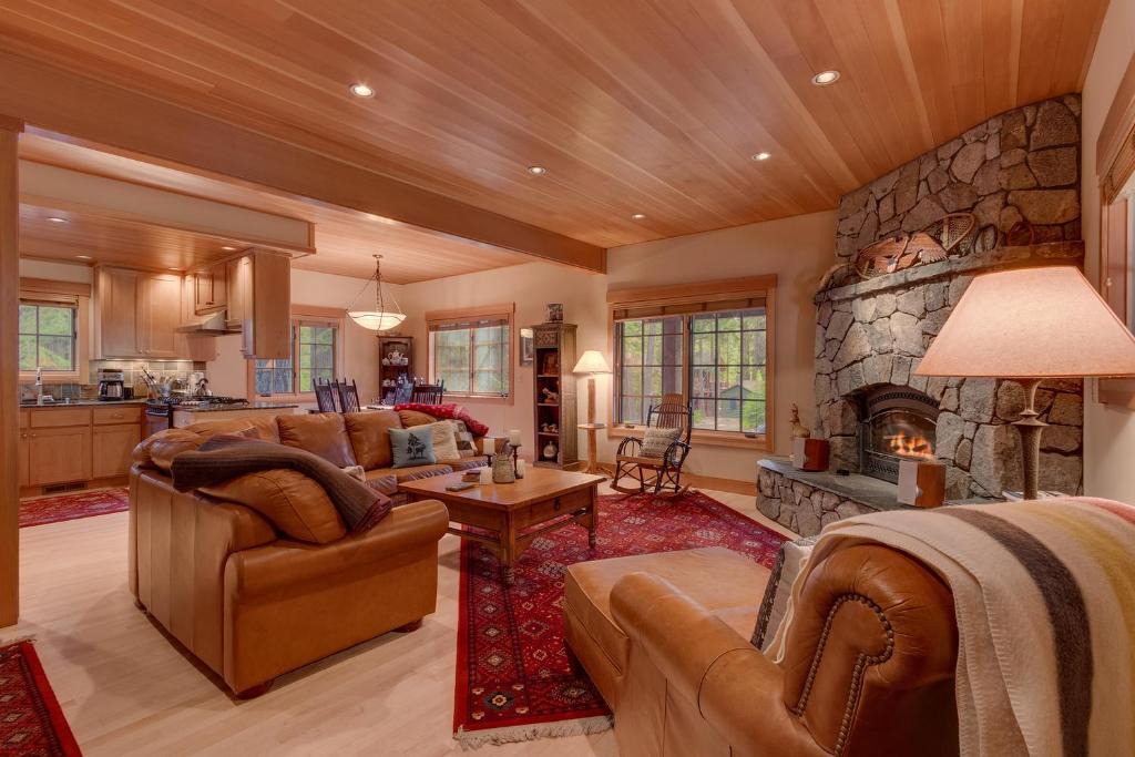 Kings Beach House | Tahoe Time on North Shore - 4 BR Cabin w Private Hot Tub, Pet Friendly, Walk to Dining