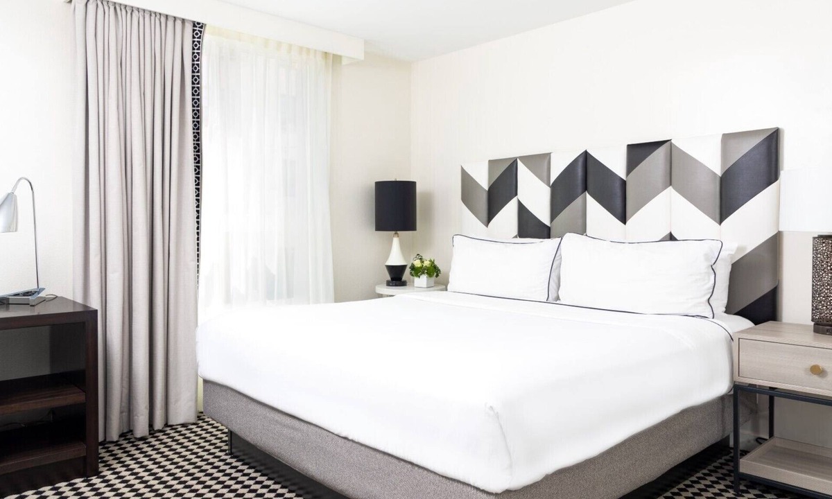 Norma Triangle Hotel | Take Pleasure in Los Angeles l 2 Suites w/Rooftop Pool & Gym Access