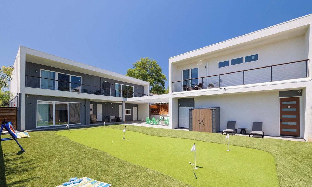 Fallbrook House | The Almond Estate | Newly Renovated | Sleeps 24