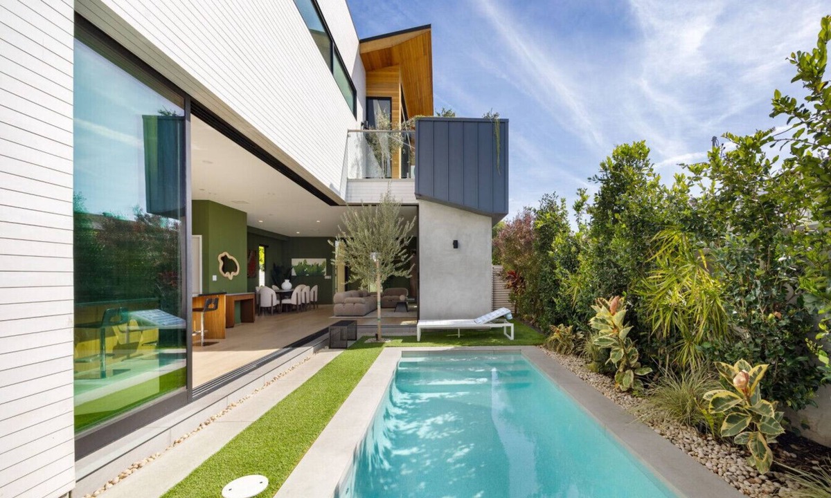 Venice House | The Bella Villa II - luxury design + pool