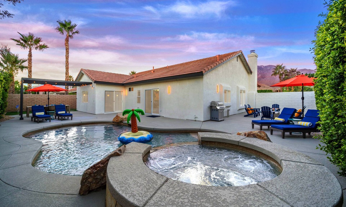 Vista Norte House | The Blue Cactus in Palm Springs: Family-Friendly, Pool/Spa, Game Room & Fire-Pit