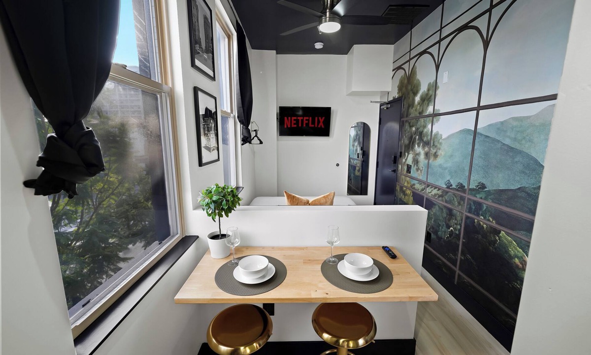 Bankers Hill Hotel | The Neon Elm Hotel