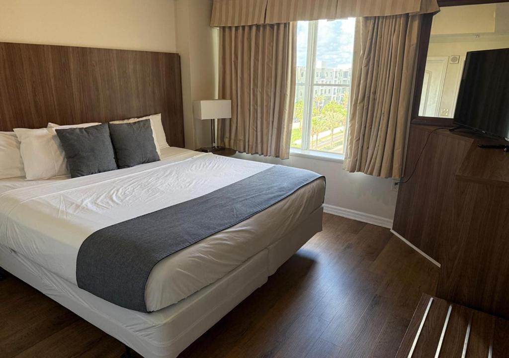 Florida Center Hotel | The Point Hotel Apartment 603 Near to Universal