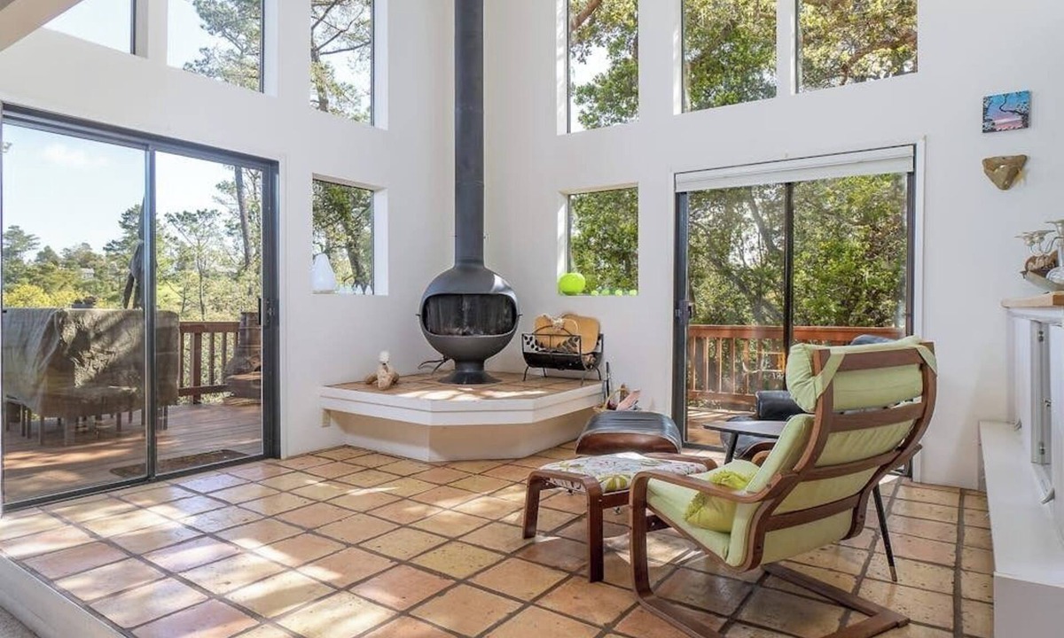 Marine Terrace House | The Silver Lady | Retro-Chic Retreat w/Huge Mountain-View Deck | Near Beach
