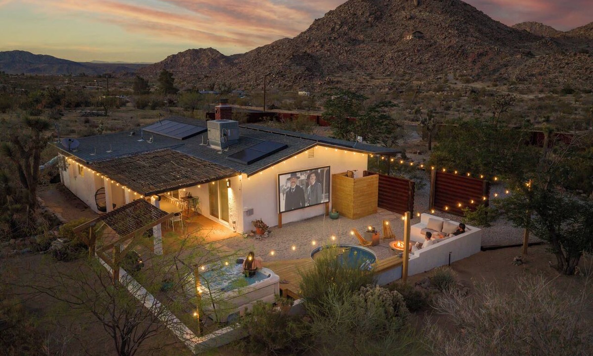 Joshua Tree Highlands House | Top 1% | 4min->JTNP+Town|Cinema|Hot Tub|Fire Pit