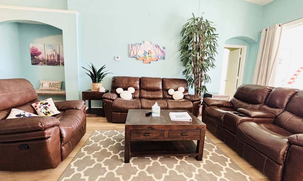 Windsor Palms Villa | Trader Dan's Villa: 10 Minutes to Disney! Themed 4 Bedroom Home in Windsor Palms