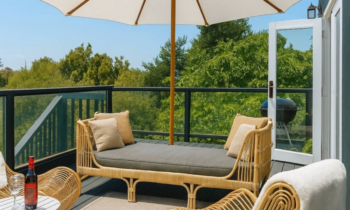 Oakland House | Travelers Paradise Spectacular Views Complimentary Parking