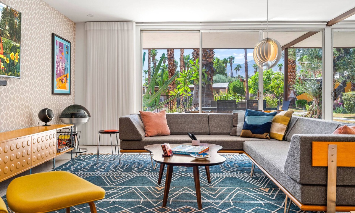 The Mesa Condo | Tropical Modernism @ The Royal Hawaiian in South Palm Springs