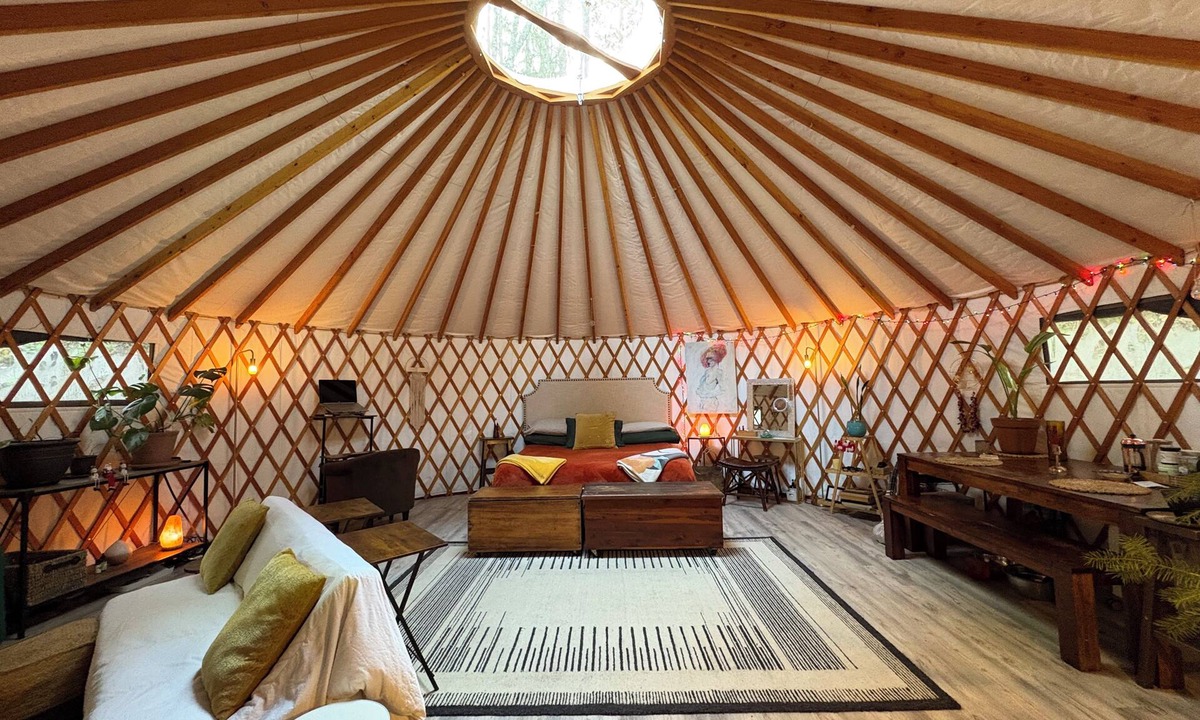 Iowa Hill House | Unique Cozy Yurt Bungalow in Serene Garden Valley – AC, Heat & Pure Tranquility.