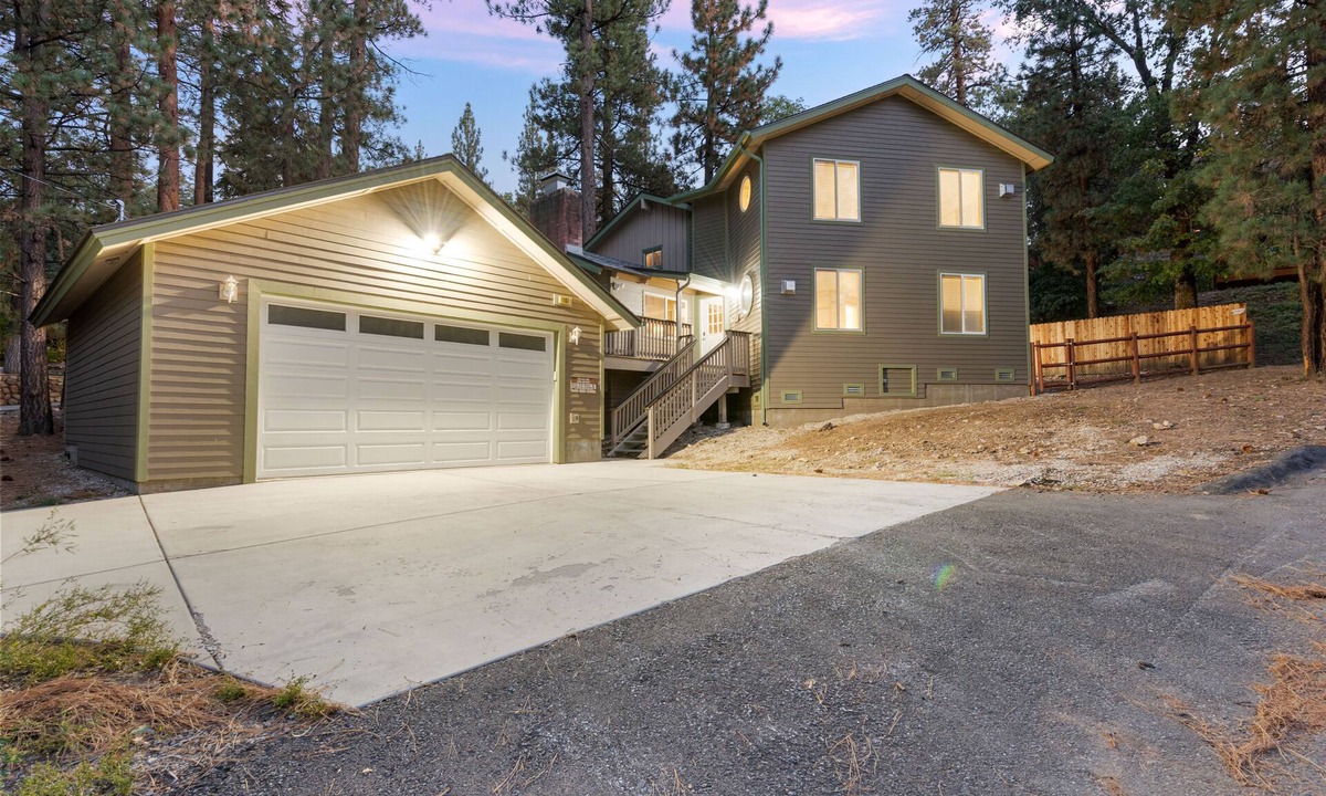 Moonridge House | Unique home+2 New Master Suites! 0.6mi to Bear mtn
