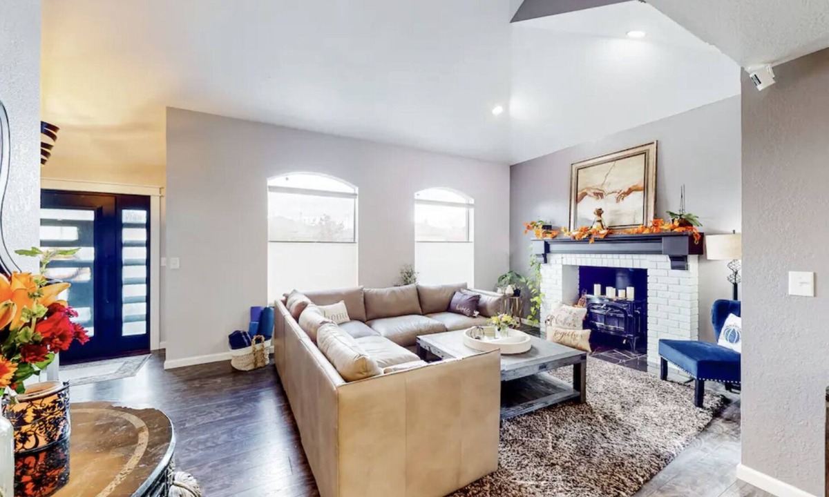 Medford House | Upscale Golf Community + 2Kings & 1Qu+ Hot-tub+by hospitals, restaurants, dining
