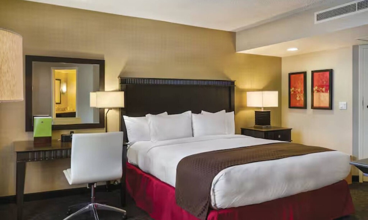 Little Tokyo Hotel | Urban Retreat in Downtown LA Near LA’s Iconic Museums – Art Lover’s Choice!