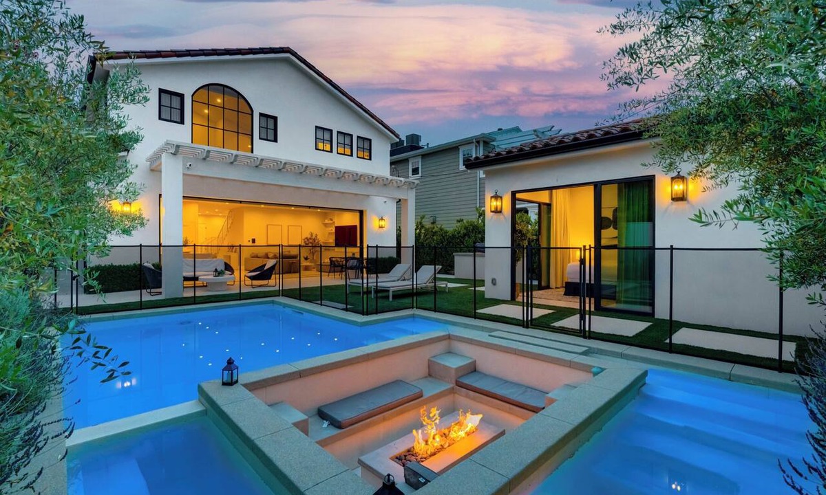Studio City Villa | Villa Camellia - Charming 5 BR Home in the heart of Studio City
