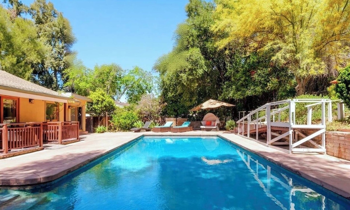 Woodland Hills House | Villa Reforma - Newly Designed 4BR House with Pool & Garden in Los Angeles