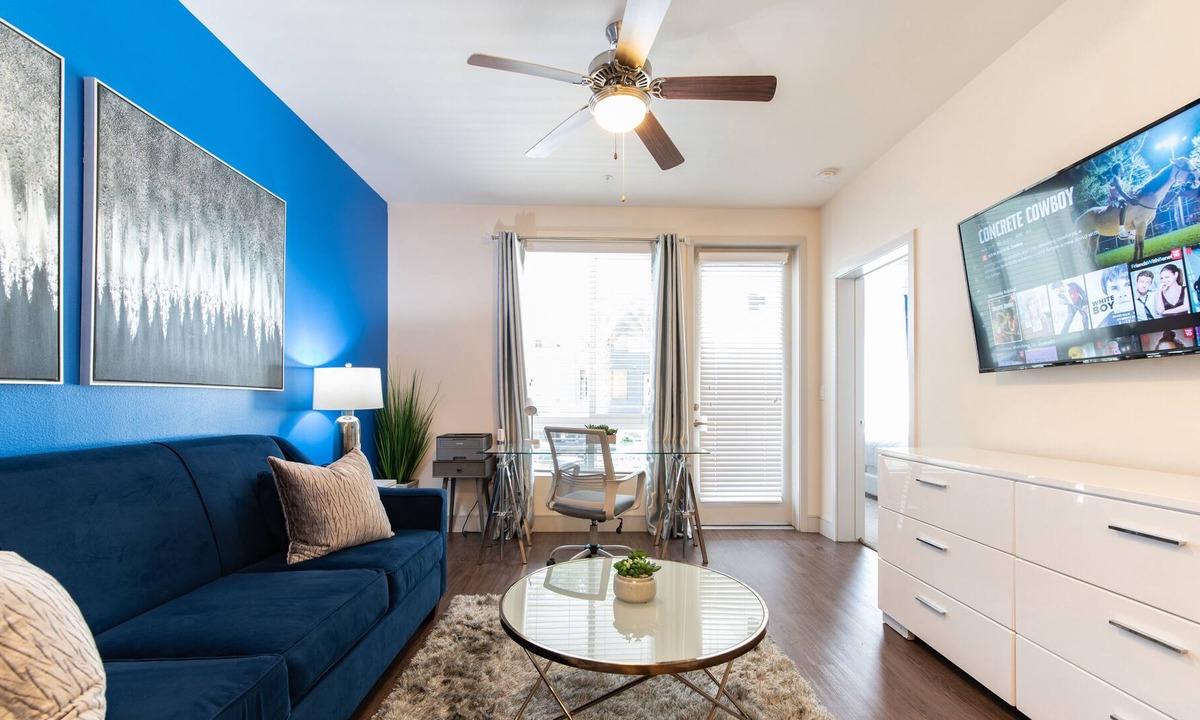 Del Aire Apartment | VIP 2 bed/2 bath with pool view, close to LAX & the beach