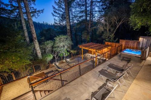 Guerneville House | Vista Retreat With Hot Tub And Tastings Included