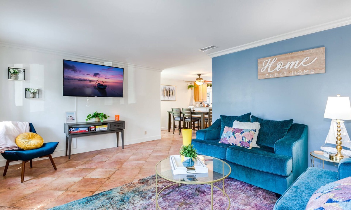 East Side Capistrano House | Walk 2 Beach-Food-Drinks-Fun | Outdoor Lounge | Bikes | King | Grill