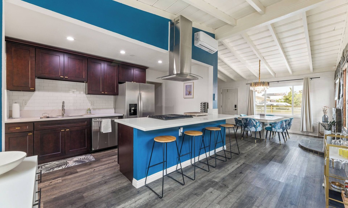 Inglewood House | Walk to Sofi, Fun Backyard & Parking - Modern Home