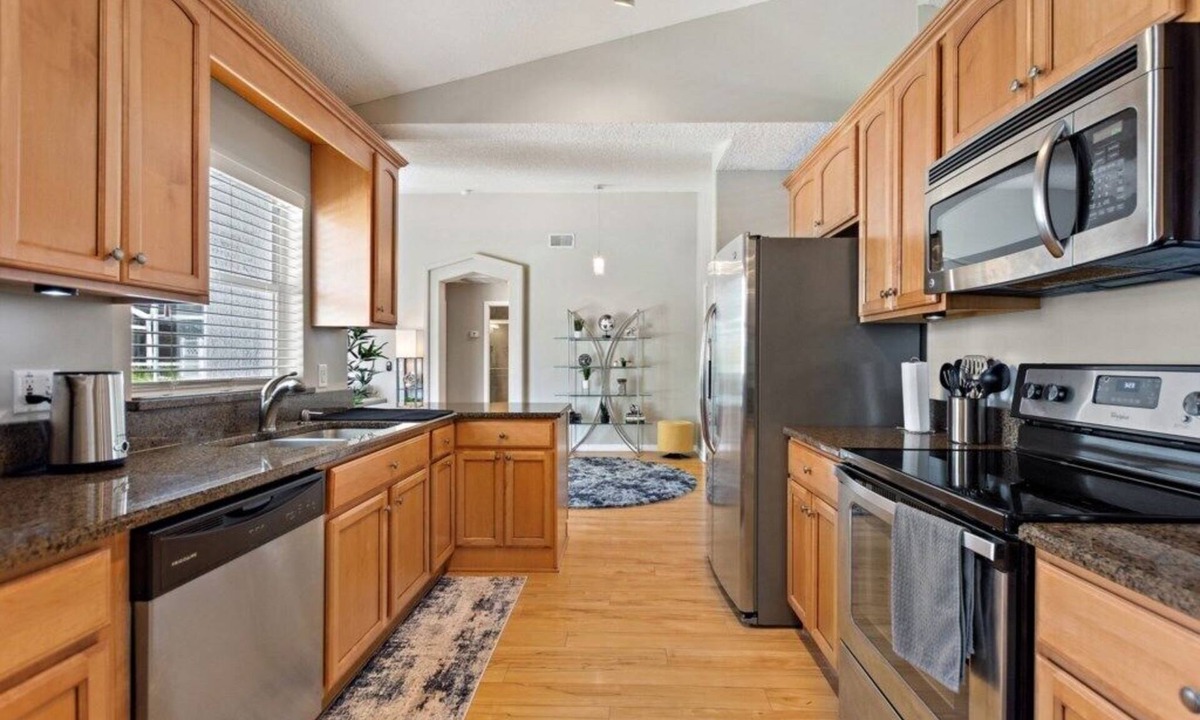 Sunridge Woods Villa | Waterview 3 bed in Sunridge Woods