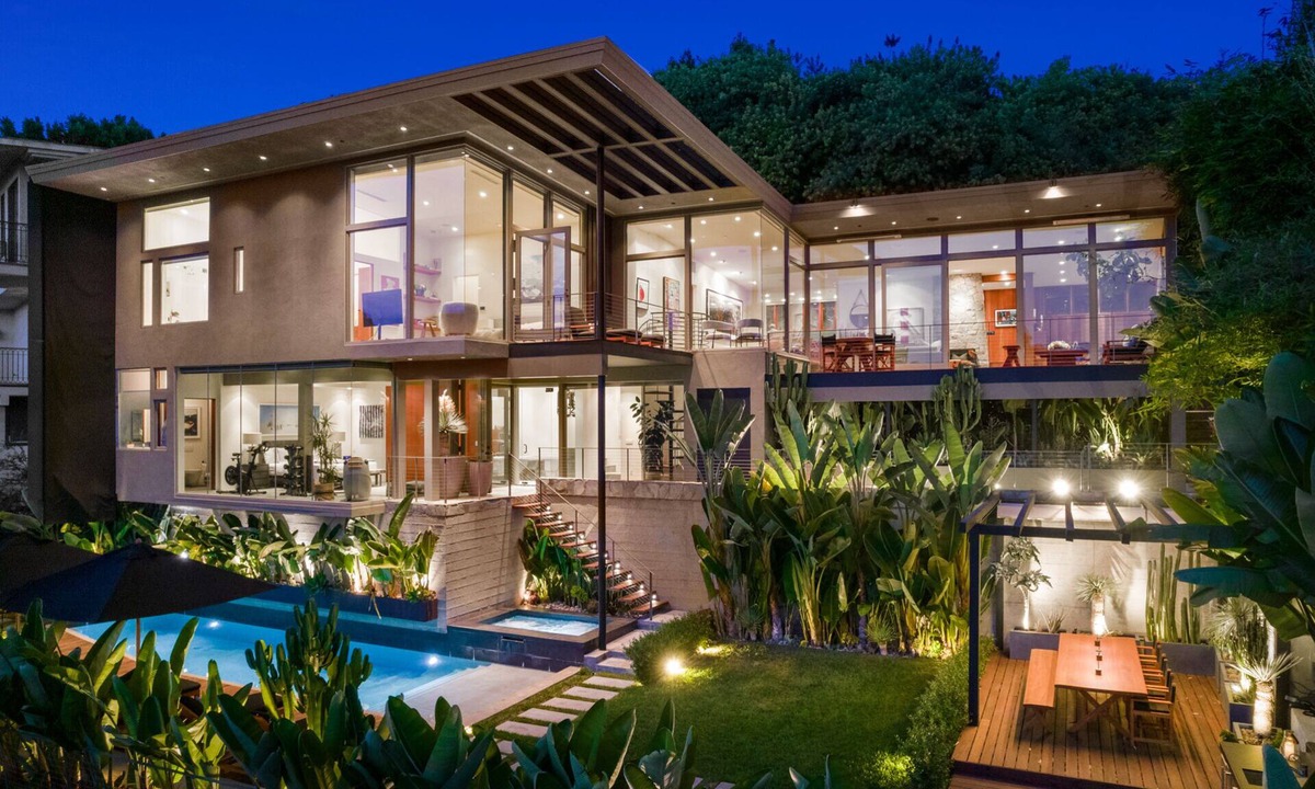 Beverly Hills Villa | Waynecrest - A True Gem of Architectural Quality in Beverly Hills