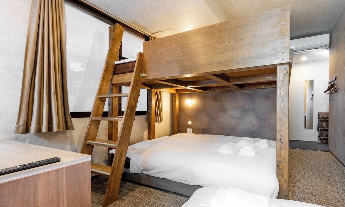 Motomatchi Hotel | Well Stay Namba 5 person room 2 double beds/Osaka Ōsaka
