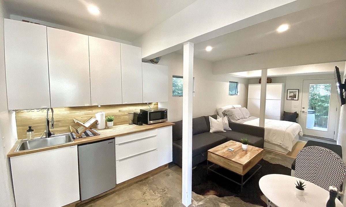 Diamond Crestview Apartment | Woods Cove Studio