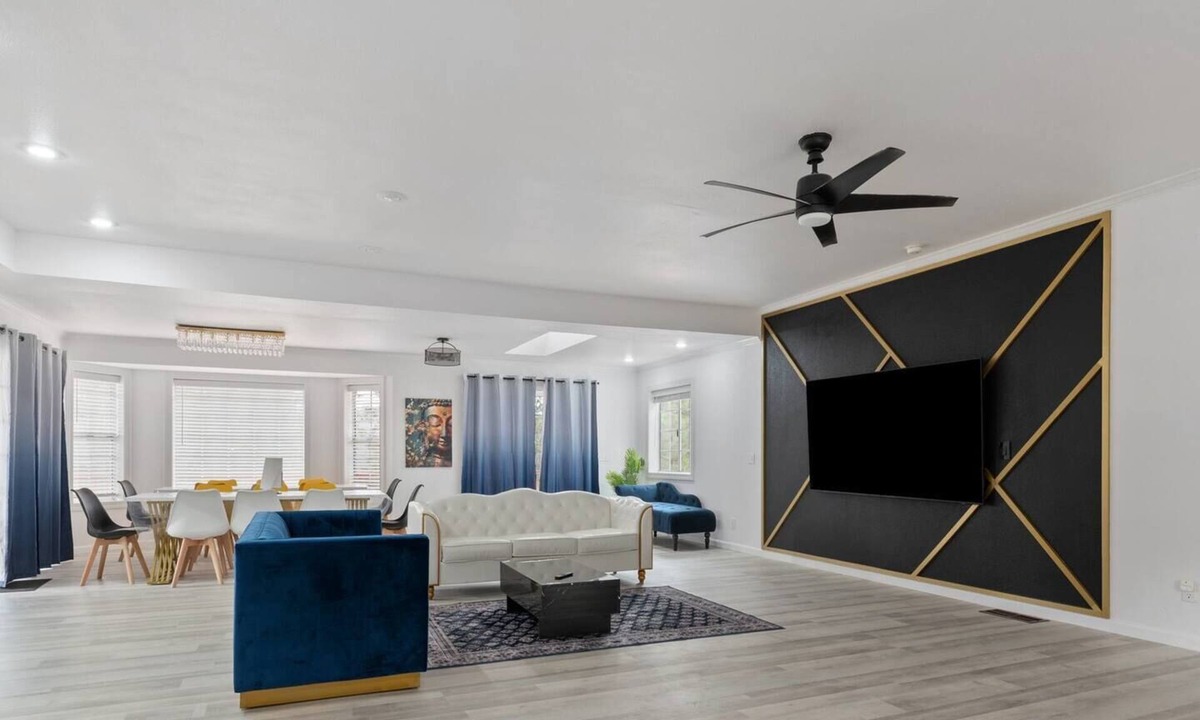 Coarsegold House | Yosemite 6BR Villa + Sleeps 20 + Hot Tub+Games