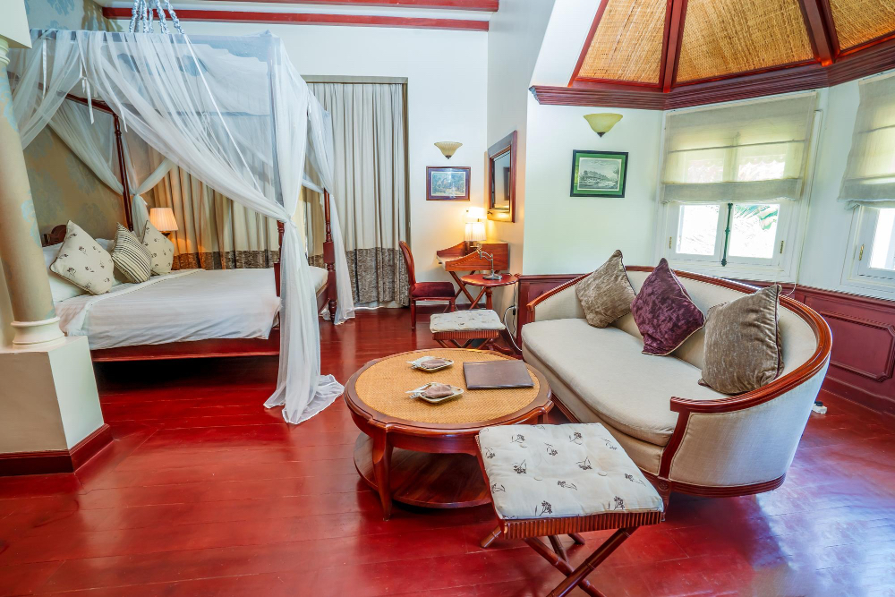 Across from river - Boat slips - Comfortably sleeps 6 - Parker River Retreat