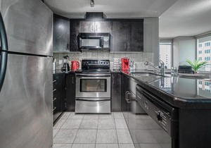 Beautiful 2bd Condo Patio Gym Parking location in Calgary