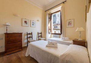 Charming 2bed Apt Overlooking Duomo in Florence
