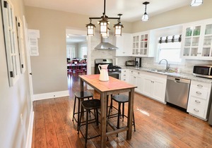 Close to Disney. 9 dollar Uber Ride. Walk to Packing House. CA historic home