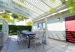 Close to Disney. 9 dollar Uber Ride. Walk to Packing House. CA historic home