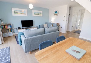 Cabin ∙ 2 bedrooms ∙ 4 guests in Llanfair-Mathafarn-Eithaf