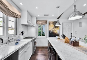 Location, Location, Location!!!! Located In The Heart Of Beverly Hills in Beverly Hills