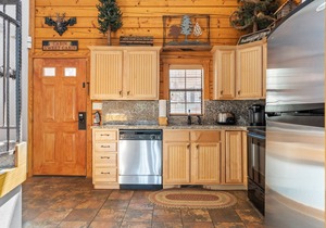 Multi-Unit Walk-in Cedar Log Cabin - Just off of Branson's 76 Country Blvd! Golf &Ticket Deals in Branson