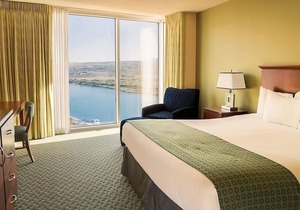 Riverview King Room | Aquarius Casino Resort | Colorado River View